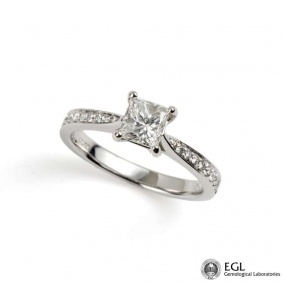 18k White Gold Princess Cut Diamond Ring 0.73ct E/SI1